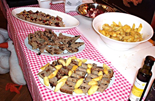 Gęganie, weganie i poganie - stół na którym przygotowano dania