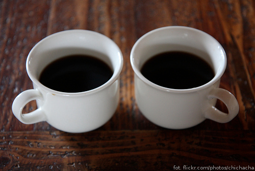 Zawieszona kawa - dwie kawy na stole :)