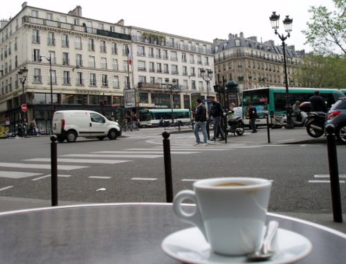 Kawa na placu Pigalle