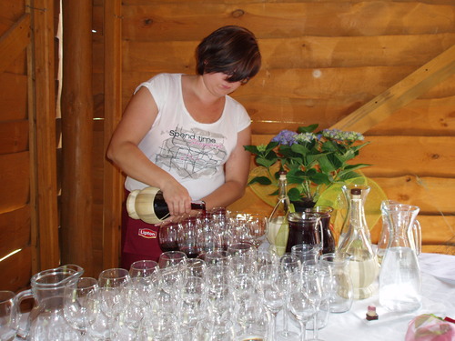 Winnica "Pod Orzechem" - przygotowanie degustacji wina
