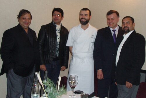 Krytyk Kulinarny Artur Michna w restauracji Senses. Od lewej: Sourish Bhattacharyya, Amit Lohani, Andrea Camastra (kucharz), Artur Michna, Sayed Jafar Naqvi