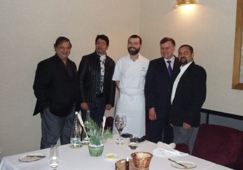 Krytyk Kulinarny Artur Michna w restauracji Senses. Od lewej: Sourish Bhattacharyya, Amit Lohani, Andrea Camastra, Artur Michna, Sayed Jafar Naqvi