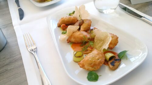 Restauracja Szafarnia 10 - Pierogi z grasicą cielęcą w cieście francuskim z sosem rakowym